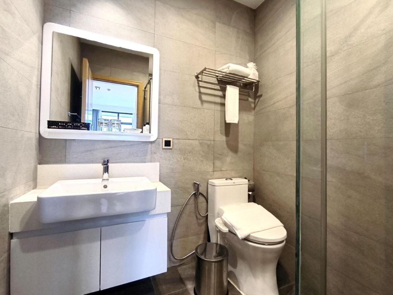 The View Serviced Residence 豪景日式酒店公寓 Phnom Penh Exteriör bild